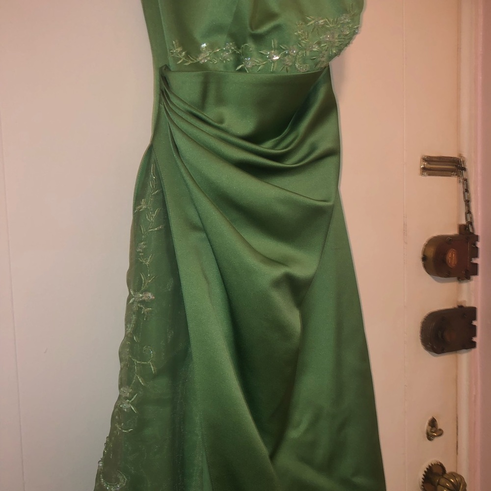 Prom or bride maid’s dress - Picture 3 of 3